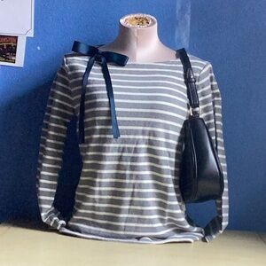 GAP woman’s scoop neck striped top